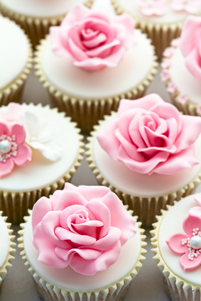 Cupcakes mit dekorativen Rosen
