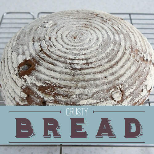 In Gärkörbchen vorbereitetes Brot