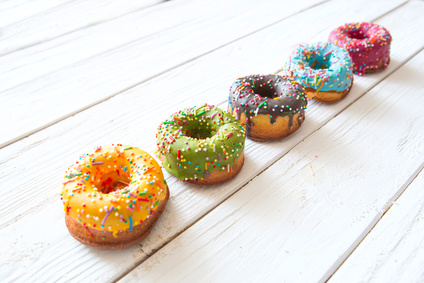 Donuts mit Candy-Melt-Guss